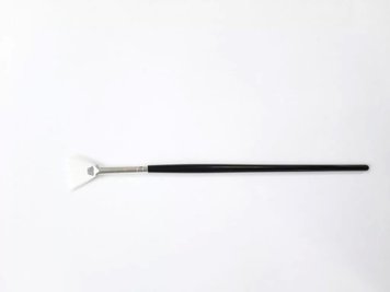 Кисть веерная - белый ворс - деревянная ручка 00711 фото